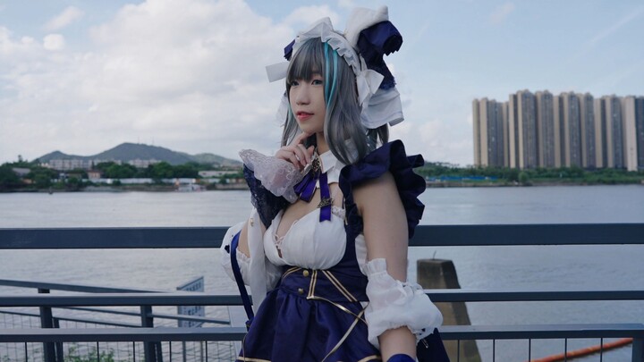 Light hair a cosplay Azur Lane Cheshire, too difficult, spent a few hours to do the makeup, braving the high temperature of 40 degrees.