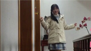 [Yiyi] นักเรียนมัธยมปลายแสดงเพลง "Super Sensitive" ในโรงเรียน
