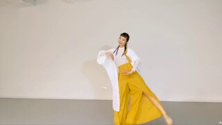 Seni Tari Qianqiu: Bai Suzhen di kaki Gunung Qingcheng yang koreografinya dibuat oleh Dai Ping