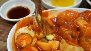 quán tokbokki cực ngon, có cả mì và dồi #food