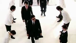 当年这个霸总式出场简直太经典了！演员本人也无法超越的名场面