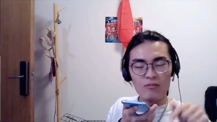 He used a basket to join the live broadcast and scolded the players of King of Glory!