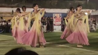 Please watch Zhen Huan's debut song "Jinghong Dance"