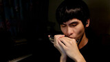 Chàng trai cover "心 做 し" của GUMI bằng kèn harmonica