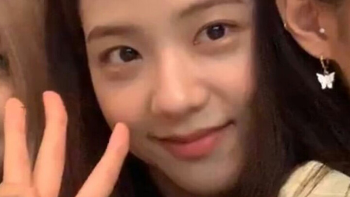 Kim Jisoo spreads happiness