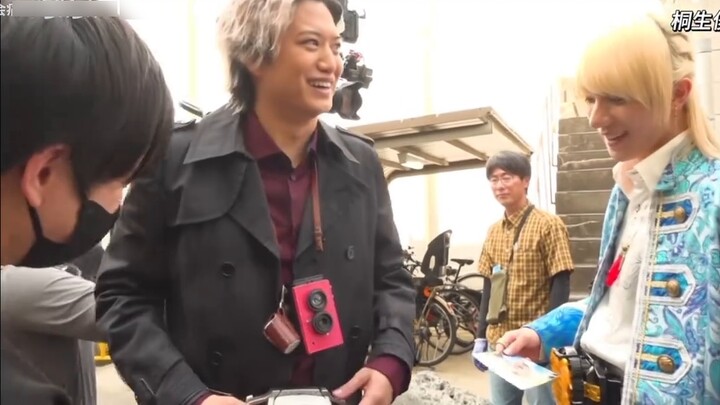 Precious footage of Decade transforming into Legend!