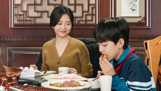 Cinderella membantu CEO untuk menjaga anaknya, mereka seperti ibu dan anak yang sebenar