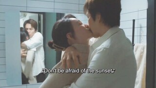 禁忌！灰姑娘為求醫生治病主動送上門，醫生看著深愛的灰姑娘再也忍不住了，抱著她吻上去在浴室激情濕吻！