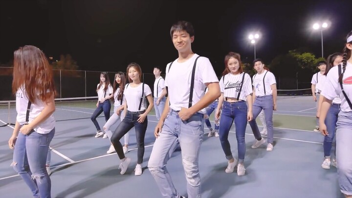 以SEVENTEEN两倍的人数翻跳《Very Nice》！人气亚裔小哥实力C位