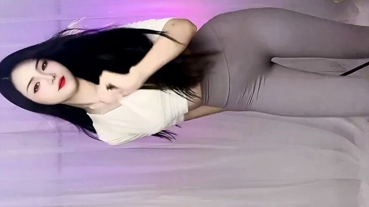 Khiêu vũ gợi cảm trong lớp yoga