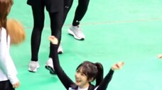As soon as I saw the beautiful girl from Twice coming over, I started dancing likey. Bae Joo-hyun, d