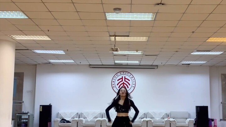 Yeji Huang Lizhi's "River" cover dance: I have never worn shoes with such thick soles in my life