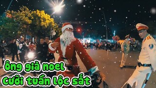 Ông Già Noel Cưỡi Tuần Lộc Sắt Đi Tặng Quà