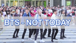 Nhảy cover BTS - "NOT TODAY" trên đường phố Bắc Kinh 