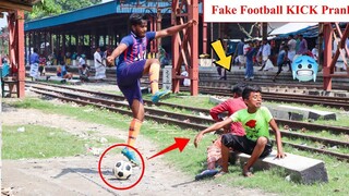 Fake Football Kick Prank - วิดีโอเล่นตลกปฏิกิริยาบ้ากับฟุตบอล (ตอนที่ 4) ความสนุก 4 นาที