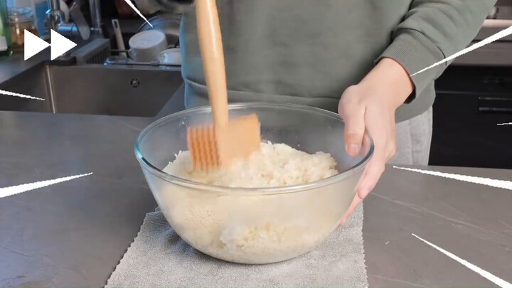 Beat it 10w times to reproduce the roasted rice cakes and soybean flour rice cakes that Crayon Shin-