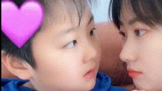 Funny Videos Between Elder Sisters and Little Brothers