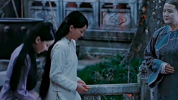 This is the norm for a lady from a noble family. Even if she is in the cold palace, she must live a 