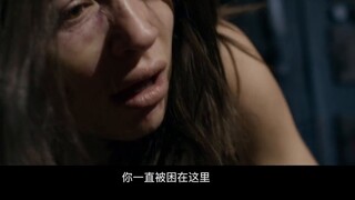 Không bao giờ giơ ngón giữa với người lạ. Khi bị bắt, cô gái sẽ hóa trang thành búp bê để giải trí. 