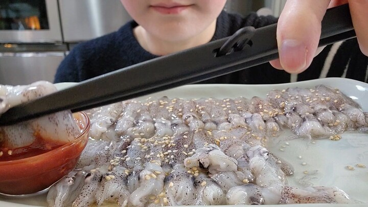raw squid mukbang