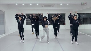 Dance cover dengan lagu Chung Ha - "Gotta Go"