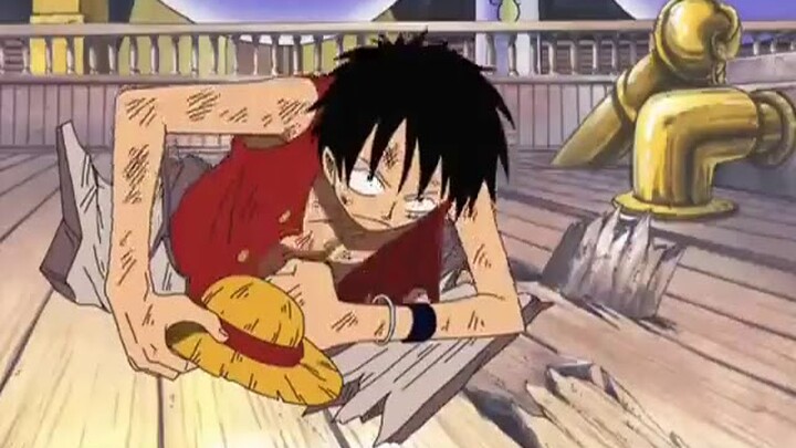 Nami memakai topi jerami milik luffy