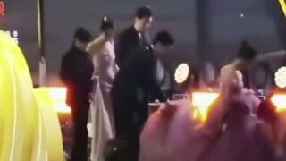 [Xiao Zhan dan Yang Zi] Mohon beri jalan, 210228 malam Weibo, Raja dan Ratu Weibo, mohon jangan gang