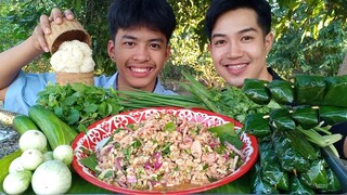 ก้อยไข่มดแดง!! อาหารชั้นสูงนานปีทีได้กิน และมีเมี่ยงคำที่สุดของความอร่อย