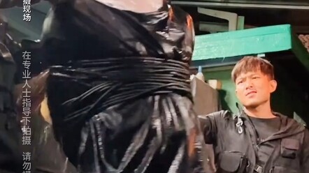#潜行卧底水刑戏好敢拍 极力克服生理不适，只为拍出最接近真实的濒死感 #电影潜行