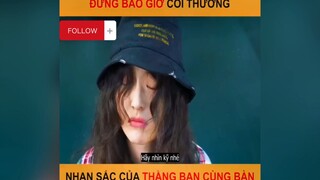 Đừng bao giờ coi thường nhan sắc của thằng cùng bàn