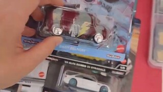 ในวันที่สามของการตั้งแผงขายของ ฉันขาย Hot Wheels ไม่ได้ และฉันก็กังวลและโกรธมาก!