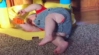 วิดีโอตลกของทารกที่น่ารักที่สุด - Babies Make us Laugh