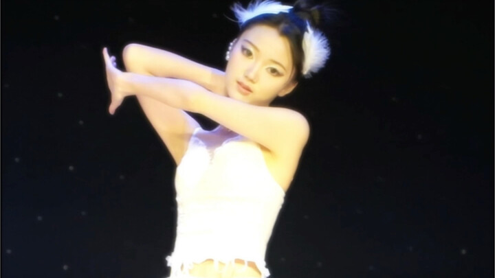 Live coverage of the college students’ performance, Little Swan’s version of “You and Me”!
