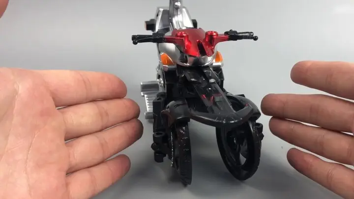 Pirated Kamen Rider fighting toy, 18 yuan super knight, the chariot is the protagonist!