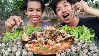 ยำทะเลรวม 4 สหาย กุ้ง หอย ปู ปลา ครบสูตรแซ่บสุดๆ.