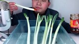 [Makanan] Apa kalian berani makan daun bawang sepertiku?