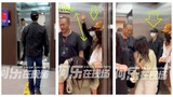 Wang Yibo and his team enthusiastically waved to SINA's field reporters before leaving work