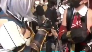 Is Mianya trying to blast the official channel?! She actually asked the Cosplay Captain to show her 