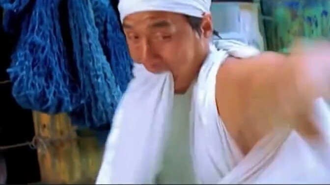 Petualangan Jackie Chan. Jangan berbohong padaku. Tidak ada satu gerakan pun dalam cross-dressing in