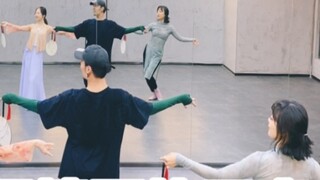 [Bai Xiaobai] Fresh and beautiful group fan dance "Looking for Tea" choreography mirror practice roo