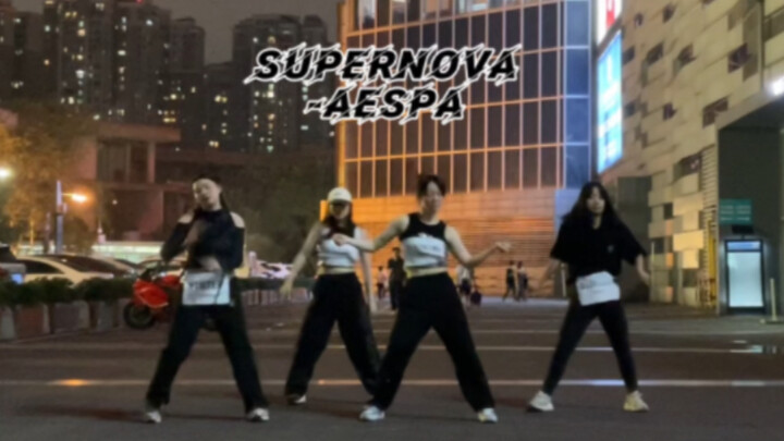 After we finished dancing, we found that there were passers-by dancing supernova behind us! Zha is r