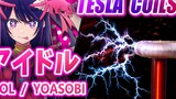 The child I push "Idol" plays with an electric Tesla coil
