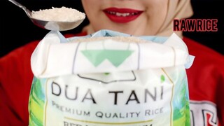 ASMR RAW RICE || RAW RICE || MAKAN BERAS MENTAH DI KARUNG PLASTIK PAKE CENTONG || ASMR INDONESIA