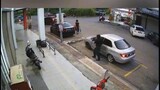 Evil Malaysian Malay Muslim Man Robber Chinese Woman's bag in Klang, Selangor.