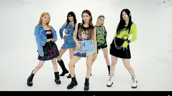 STAYC cover Doja Cat 'Kiss Me More' [Vertical screen + English lyrics]