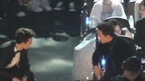 [Wu Lei] 2023 Starlight Awards Hu Ge bắt đầu trò chuyện với Wu Lei ngay khi anh ấy vừa ngồi xuống