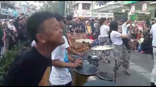 TENGIL, Bocah Cendol Dawet di Angklung Carehal Malioboro