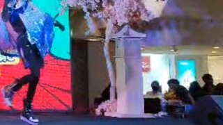 Tentang kejadian dimana aku cosplay Suigetsu Renaissance di konvensi komik, Tuhan hanya mengikuti ar