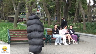 (P4) Troll Mang Áo Khổng Lồ Ra Phố #Prank