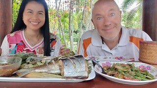 นึ่งปลาบึกปลาตะเพียน ตำถั่ว น้ำพริกข้าวก่ำ Steamed Fish Bean Saland Chili Dipped